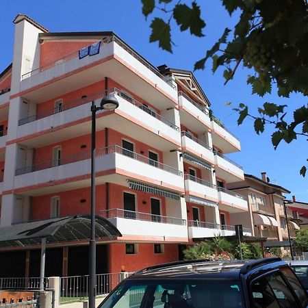 Maestrale Canova Apartments Каорле Экстерьер фото