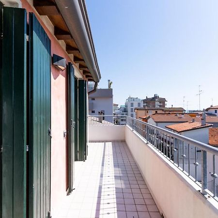Maestrale Canova Apartments Каорле Экстерьер фото
