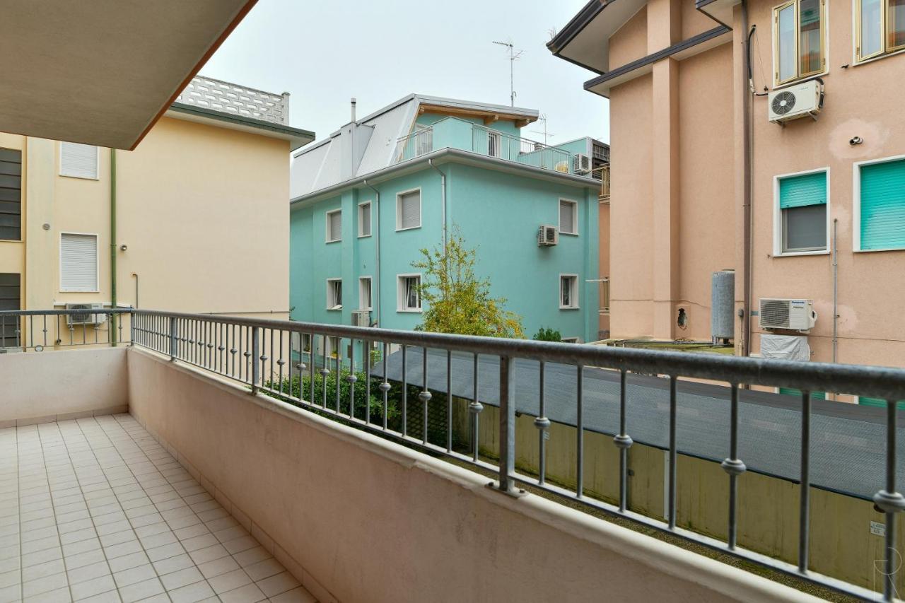 Maestrale Canova Apartments Каорле Экстерьер фото