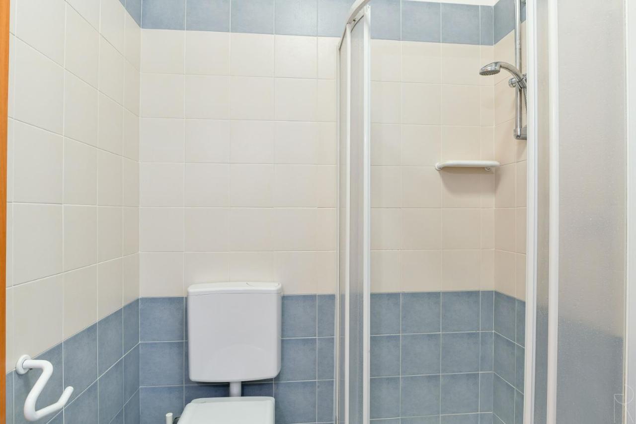 Maestrale Canova Apartments Каорле Экстерьер фото