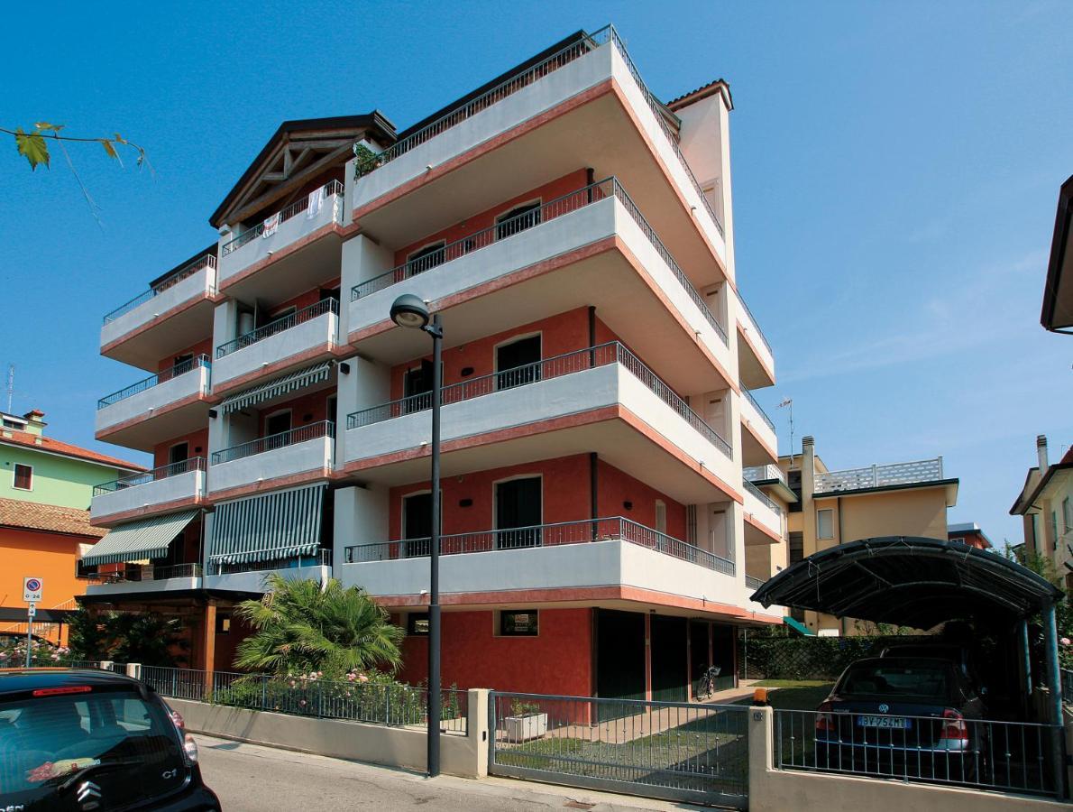 Maestrale Canova Apartments Каорле Экстерьер фото