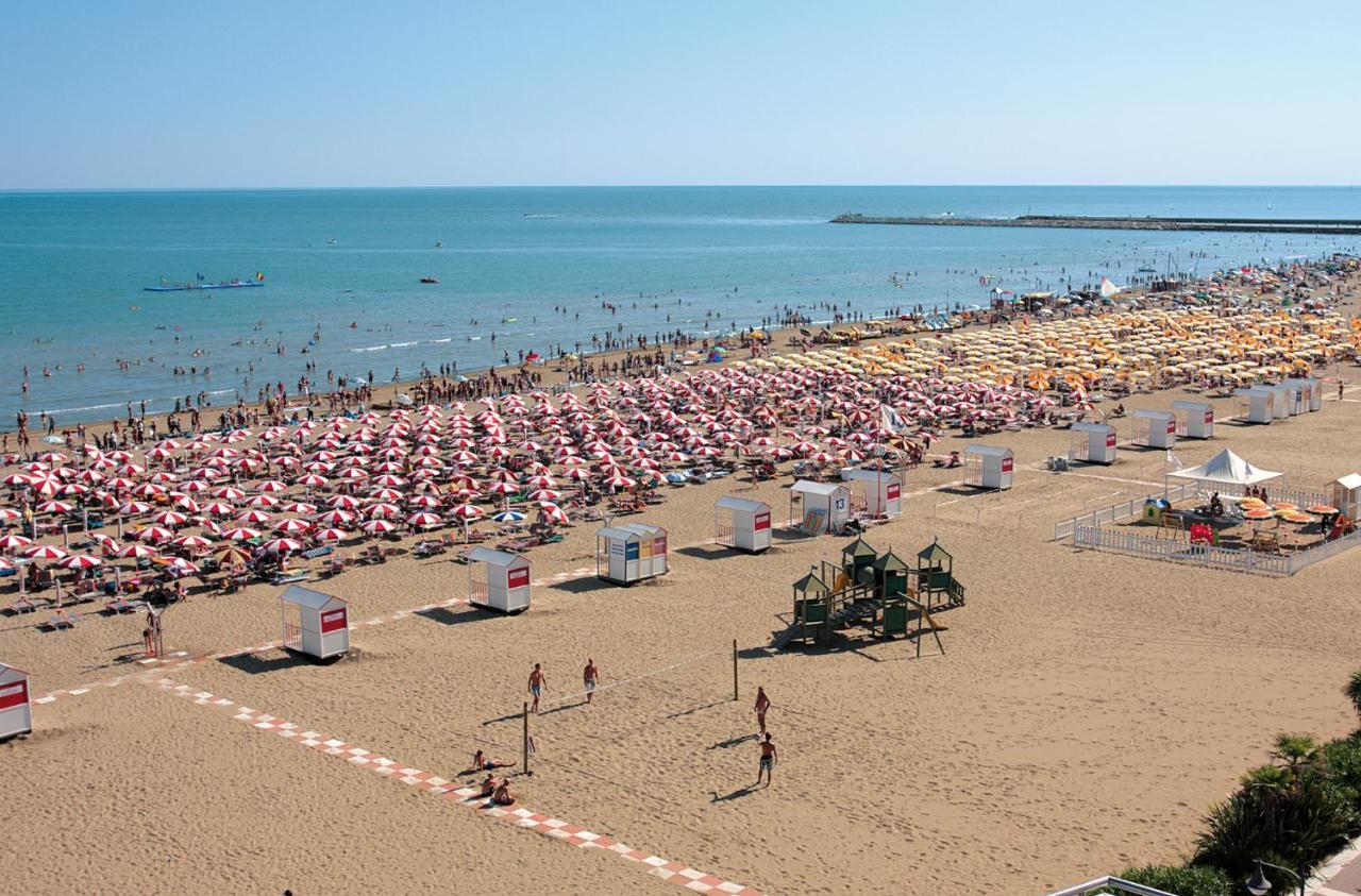 Maestrale Canova Apartments Каорле Экстерьер фото