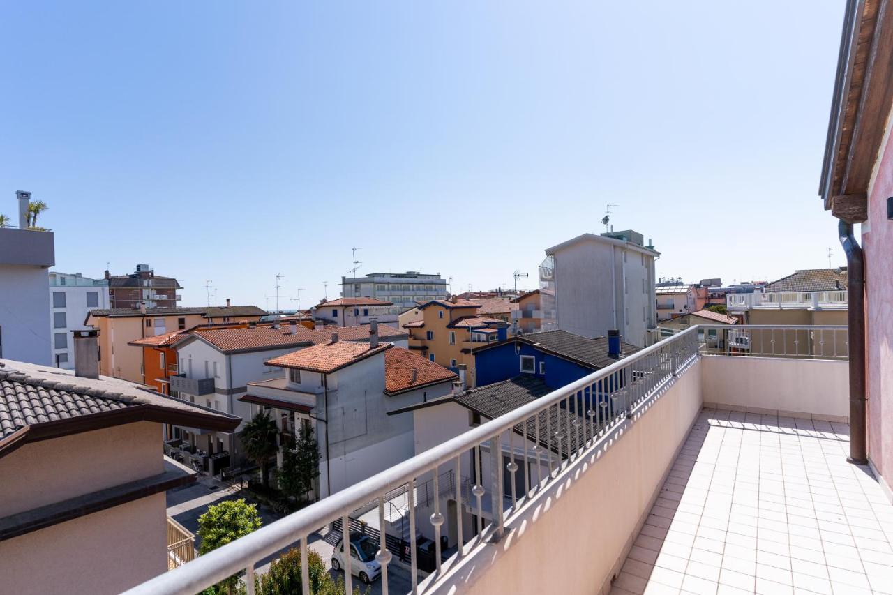 Maestrale Canova Apartments Каорле Экстерьер фото